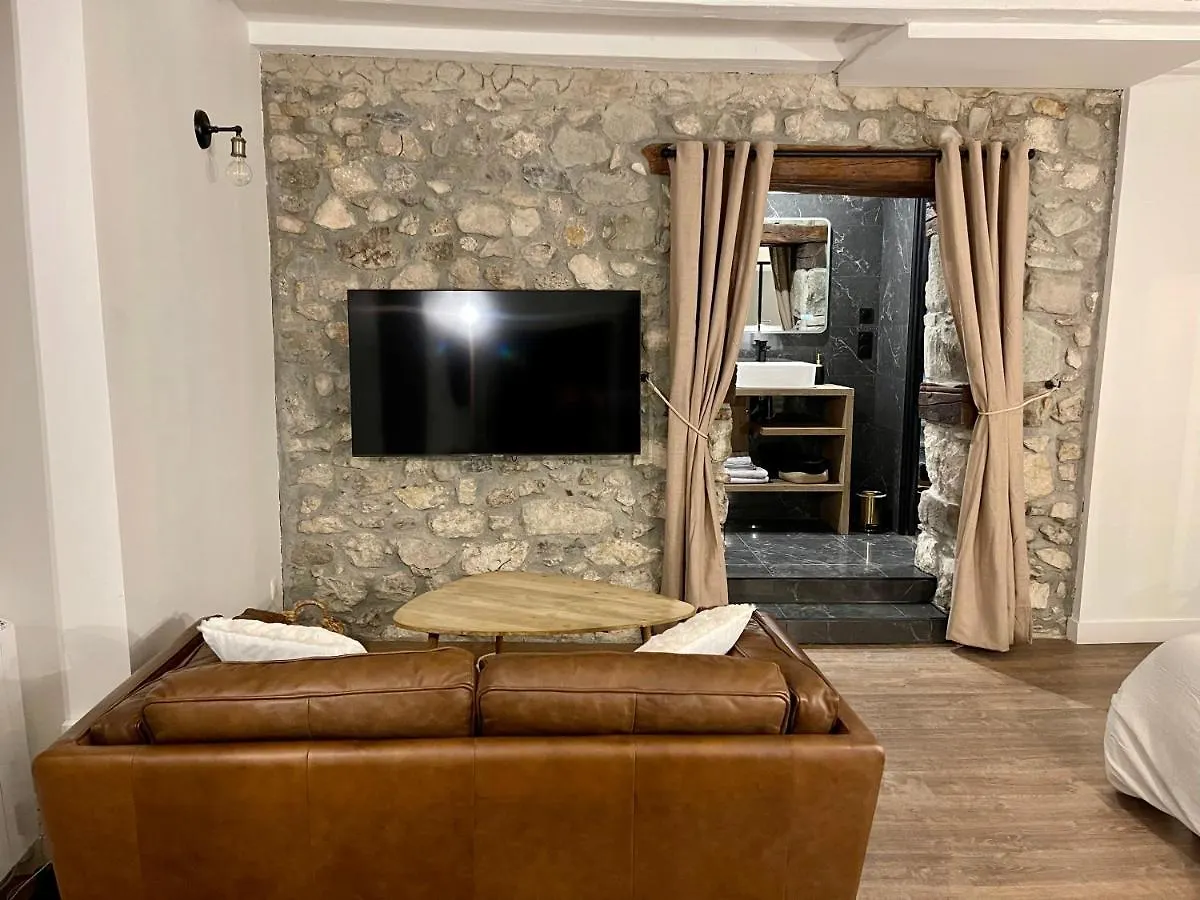 La loge de pierre au coeur de la vieille ville d Annecy France